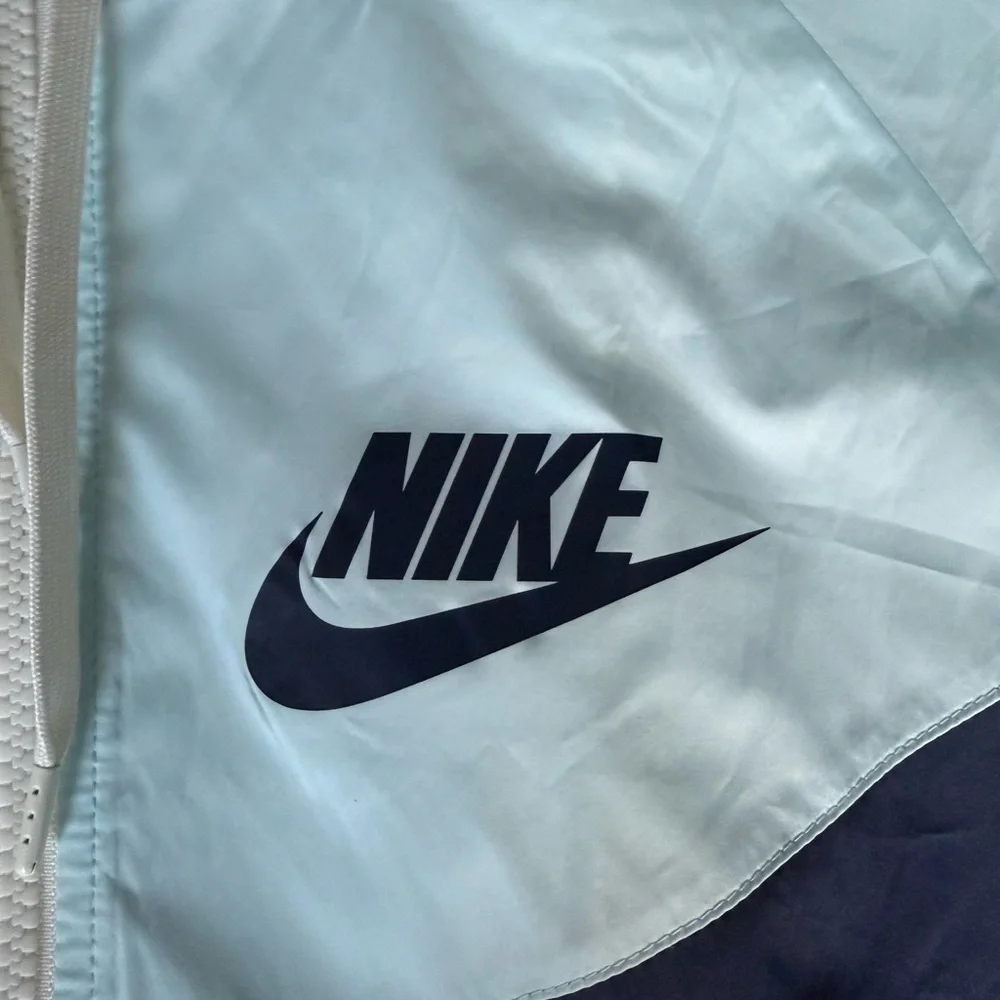 Nike Colorblock Windbreaker Jacket in Navy, Light Blue & White